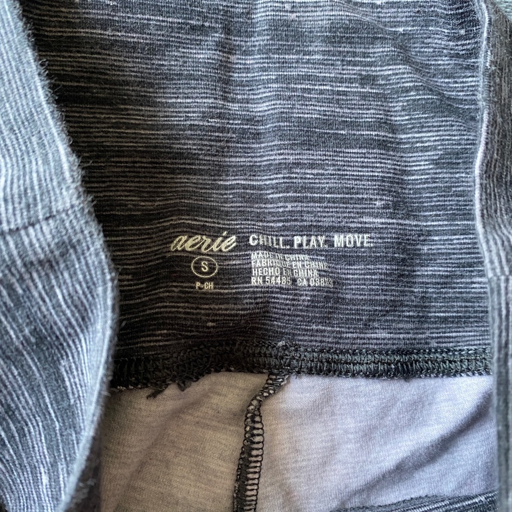 Aerie Capri leggings with keyhole cutout - Picture 4 of 5